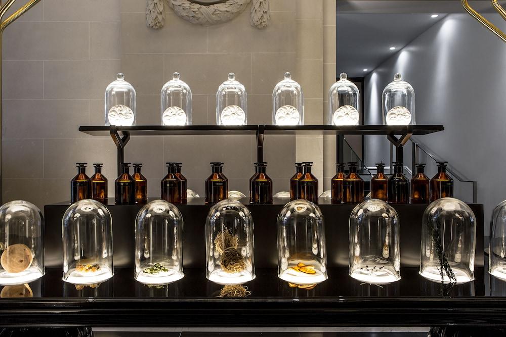 ลา เคลฟ ชองเซลิเซ ปารีส บาย เดอะ เครสต์ คอลเลคชั่น Hotel ภายนอก รูปภาพ Ingredients of the perfume